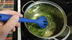 Waarom je thuis een takje rozemarijn moet koken en waarvoor je het gebruikt