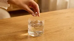 Sieraden schoonmaken zonder schade: 4 veilige methodes voor zilver en goud