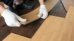 Dit is geen laminaat of tegel, maar iets beters: een vloer die perfect in jouw huis past.