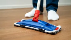 Een eenvoudig geheim: wat je aan het dweilwater toevoegt zodat je sokken schoon blijven