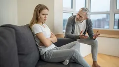 7 gewoonten die ouderen beleefd vinden, maar die jongeren irriteren