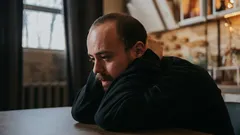 Op welke leeftijd voelen mensen zich het ongelukkigst? Onderzoek van wetenschappers